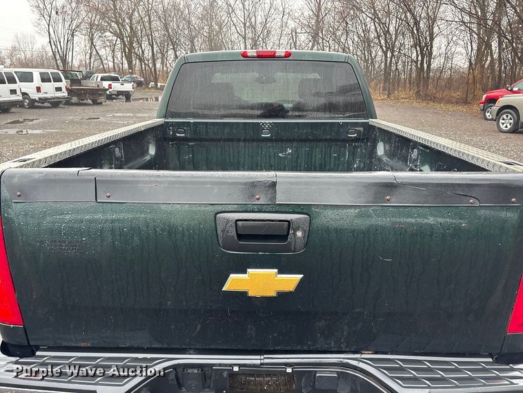 image for item EA4476 2013 Chevrolet Silverado 1500 Ext. Cab pickup truck