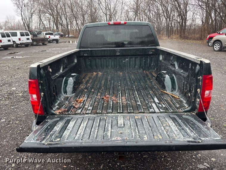 image for item EA4476 2013 Chevrolet Silverado 1500 Ext. Cab pickup truck