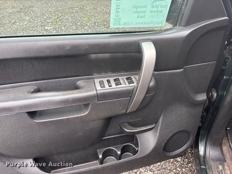 image for item EA4476 2013 Chevrolet Silverado 1500 Ext. Cab pickup truck