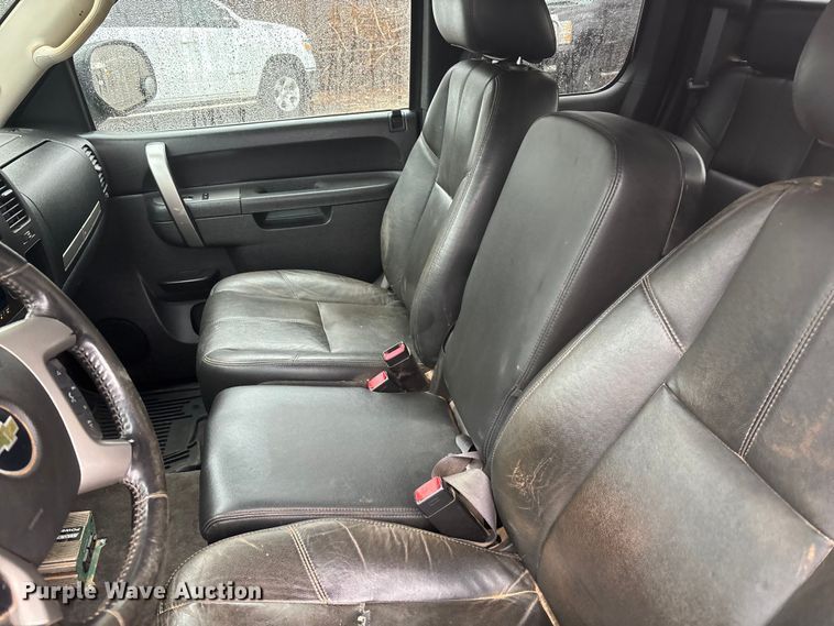 image for item EA4476 2013 Chevrolet Silverado 1500 Ext. Cab pickup truck