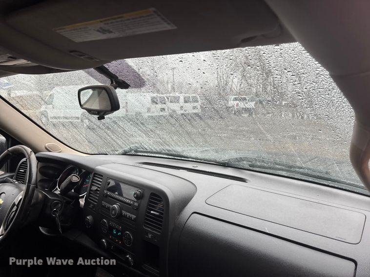 image for item EA4476 2013 Chevrolet Silverado 1500 Ext. Cab pickup truck