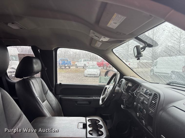 image for item EA4476 2013 Chevrolet Silverado 1500 Ext. Cab pickup truck