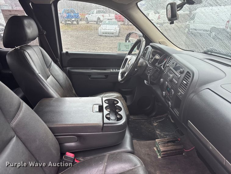 image for item EA4476 2013 Chevrolet Silverado 1500 Ext. Cab pickup truck