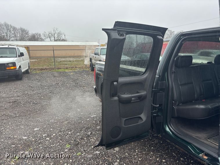 image for item EA4476 2013 Chevrolet Silverado 1500 Ext. Cab pickup truck