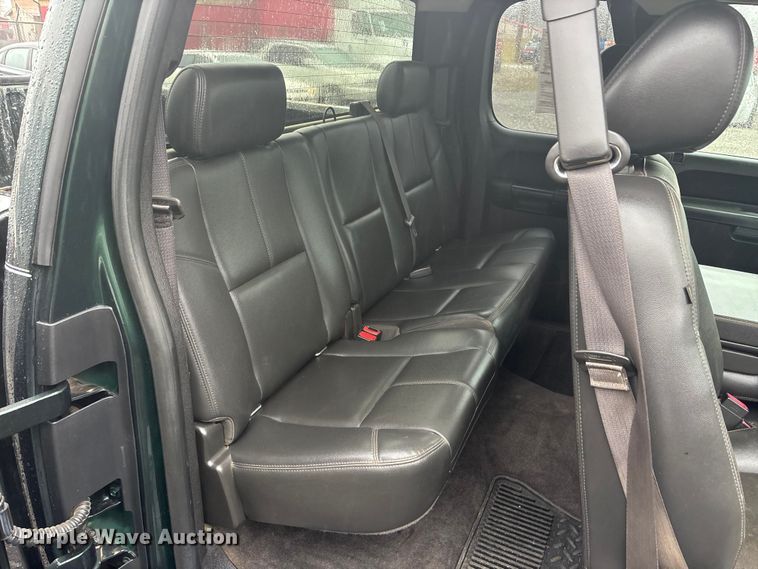 image for item EA4476 2013 Chevrolet Silverado 1500 Ext. Cab pickup truck