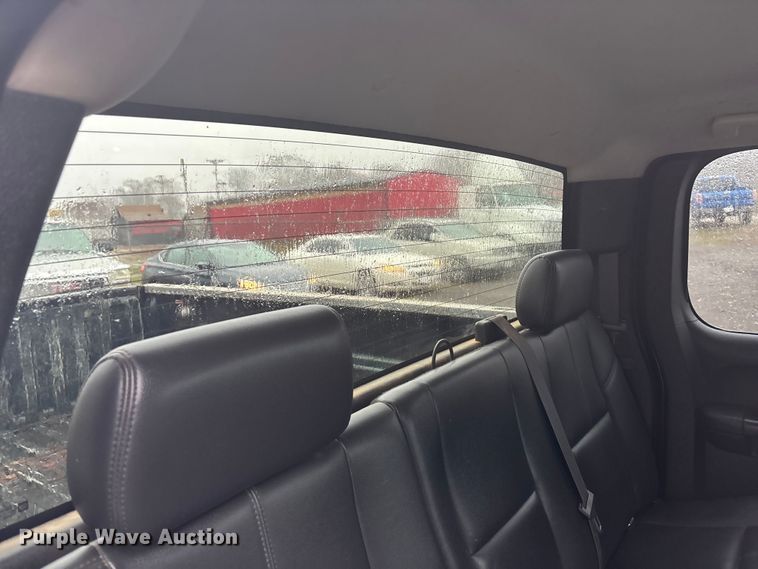 image for item EA4476 2013 Chevrolet Silverado 1500 Ext. Cab pickup truck