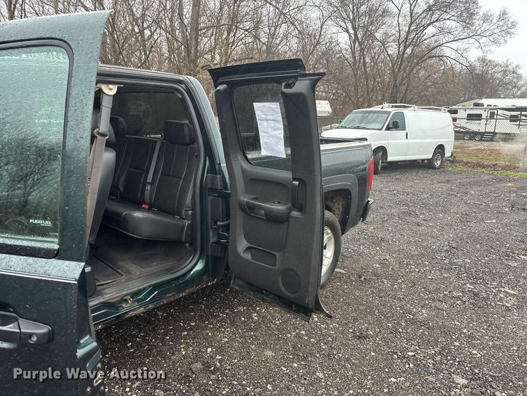 image for item EA4476 2013 Chevrolet Silverado 1500 Ext. Cab pickup truck