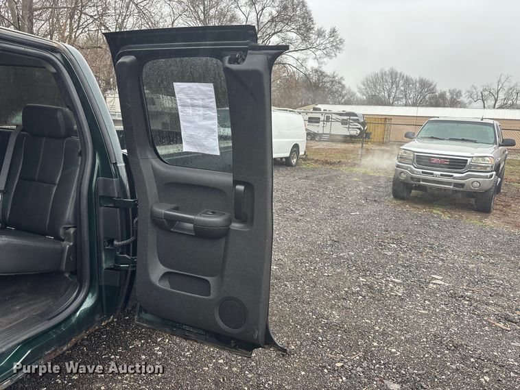 image for item EA4476 2013 Chevrolet Silverado 1500 Ext. Cab pickup truck