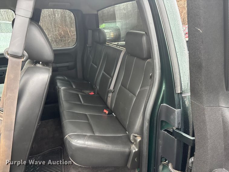 image for item EA4476 2013 Chevrolet Silverado 1500 Ext. Cab pickup truck