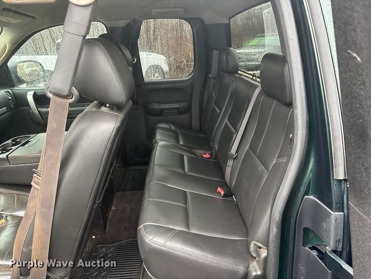 image for item EA4476 2013 Chevrolet Silverado 1500 Ext. Cab pickup truck