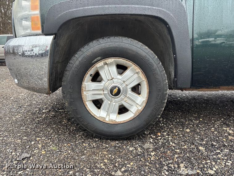 image for item EA4476 2013 Chevrolet Silverado 1500 Ext. Cab pickup truck