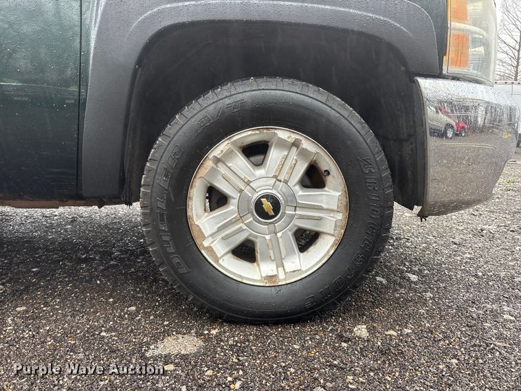 image for item EA4476 2013 Chevrolet Silverado 1500 Ext. Cab pickup truck