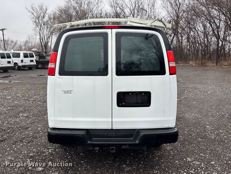 image for item EA4477 2016 GMC Savana G2500 van