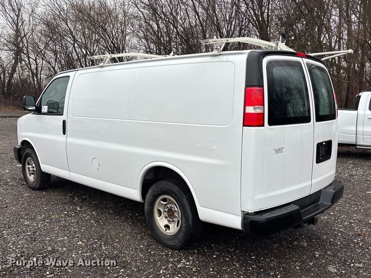 image for item EA4477 2016 GMC Savana G2500 van