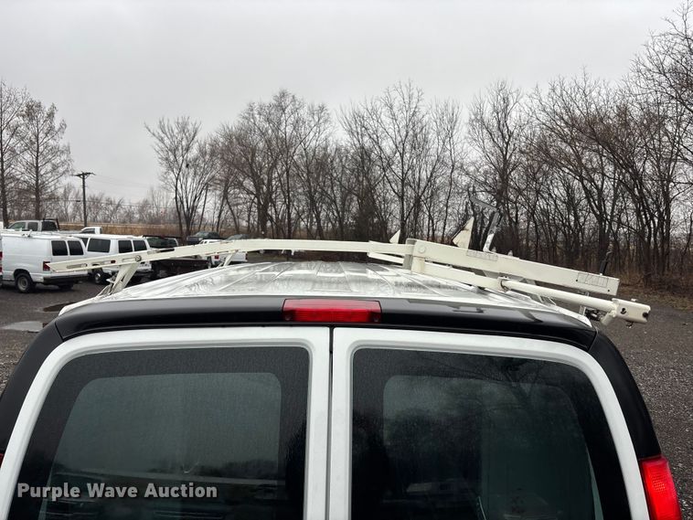image for item EA4477 2016 GMC Savana G2500 van