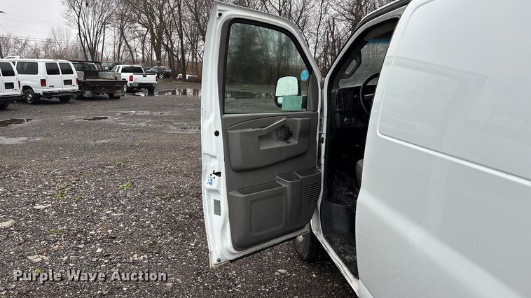 image for item EA4477 2016 GMC Savana G2500 van