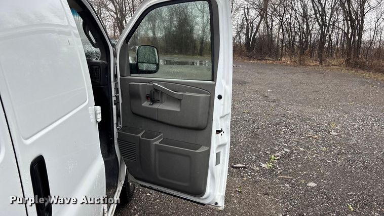 image for item EA4477 2016 GMC Savana G2500 van