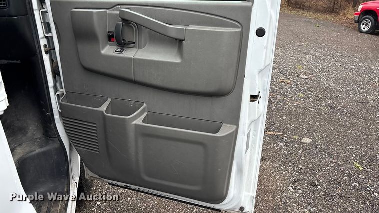 image for item EA4477 2016 GMC Savana G2500 van