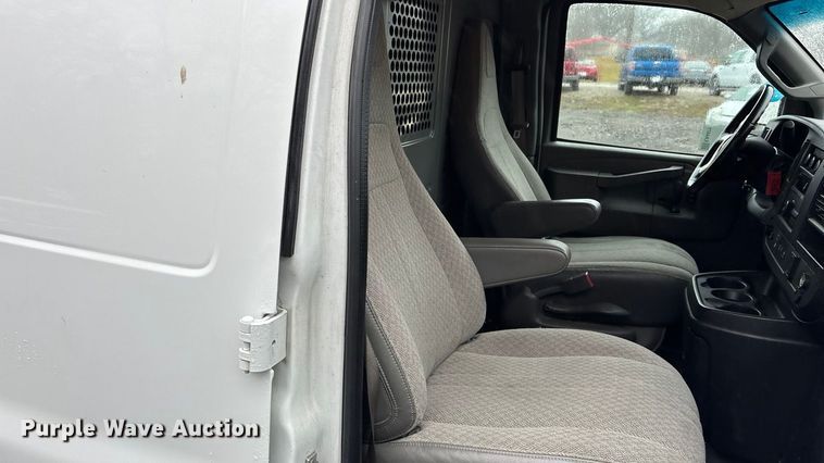 image for item EA4477 2016 GMC Savana G2500 van