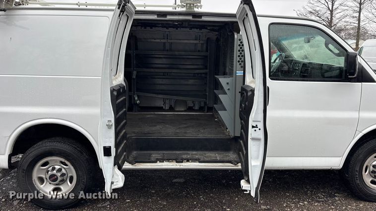 image for item EA4477 2016 GMC Savana G2500 van