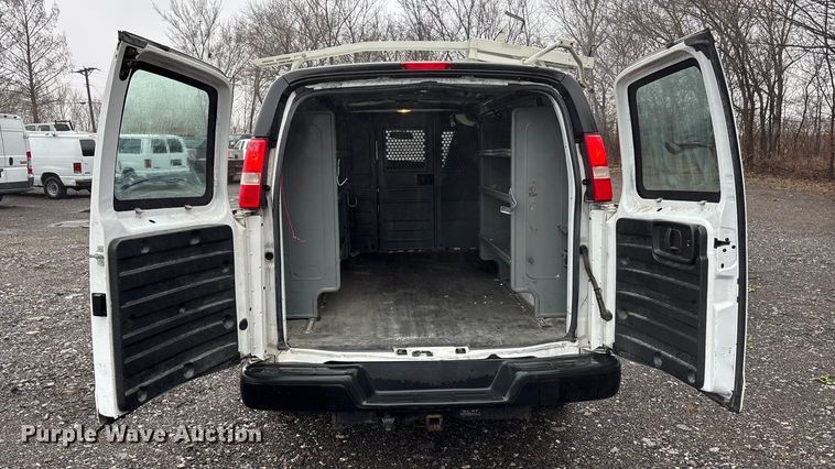 image for item EA4477 2016 GMC Savana G2500 van