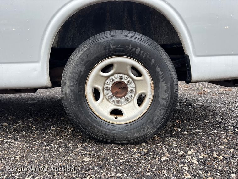 image for item EA4477 2016 GMC Savana G2500 van