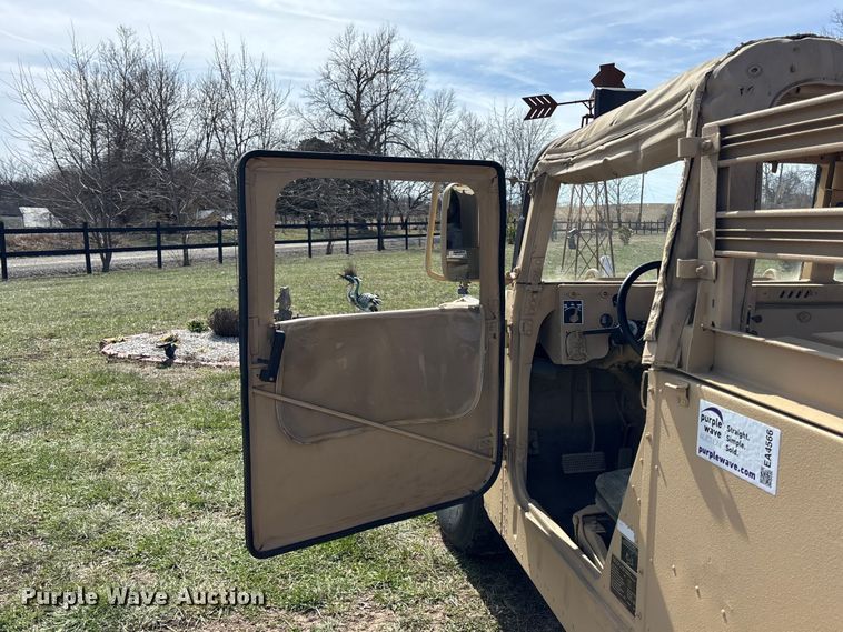 image for item EA4566 2007 AM General M1097R1 SUV