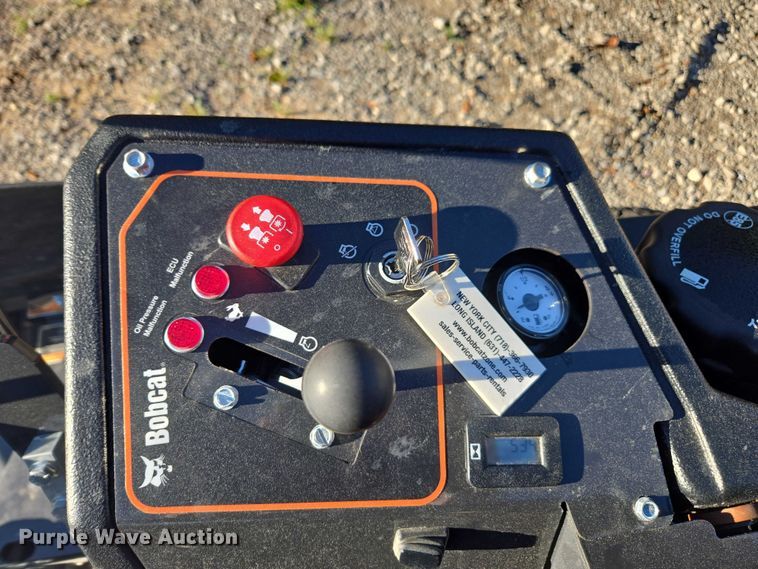 image for item EA5463 2004 Bobcat ZT7000 ZTR lawn mower