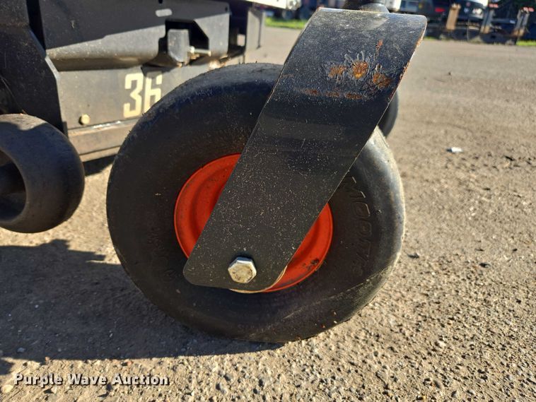 image for item EA5464 2004 Bobcat ZS4000 ZTR lawn mower