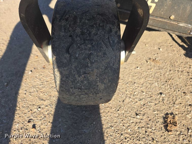 image for item EA5464 2004 Bobcat ZS4000 ZTR lawn mower