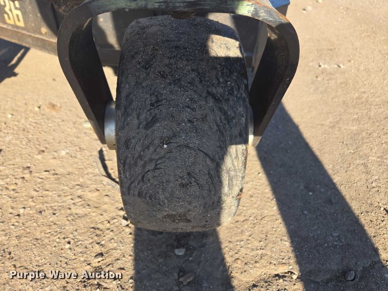 image for item EA5464 2004 Bobcat ZS4000 ZTR lawn mower