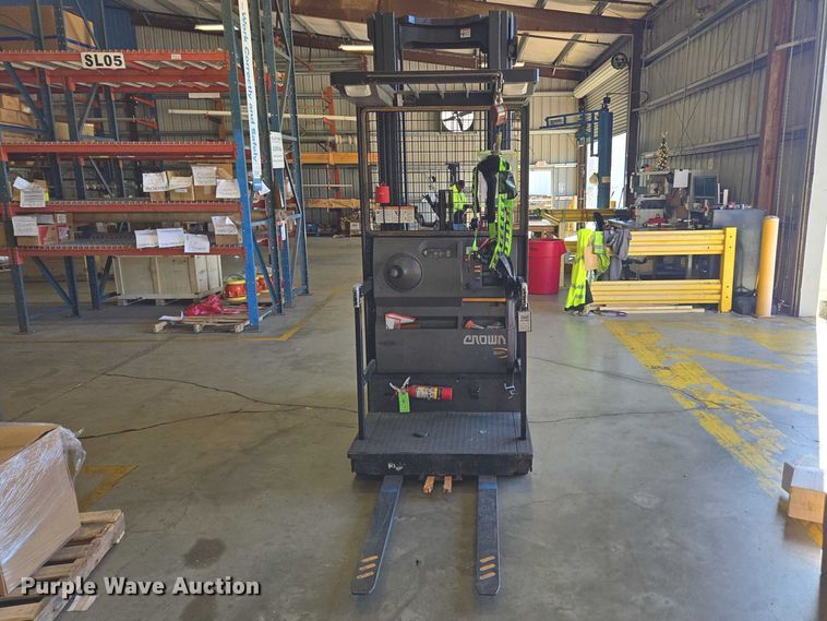 image for item EA5466 2016 Crown SP3520-30 order picker