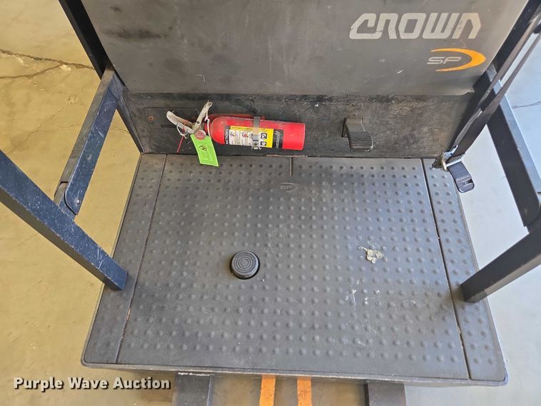 image for item EA5466 2016 Crown SP3520-30 order picker