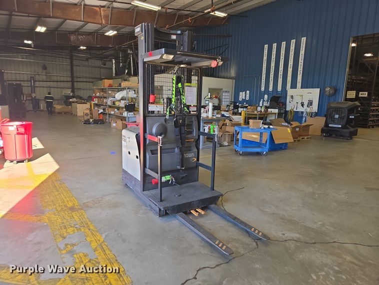 image for item EA5467 2016 Crown SP3520-30 order picker