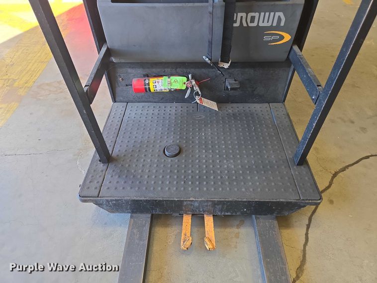 image for item EA5467 2016 Crown SP3520-30 order picker