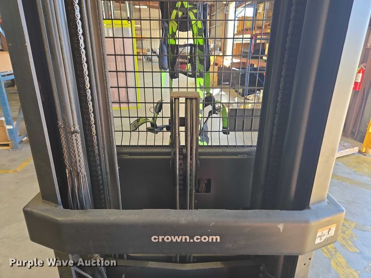 image for item EA5467 2016 Crown SP3520-30 order picker