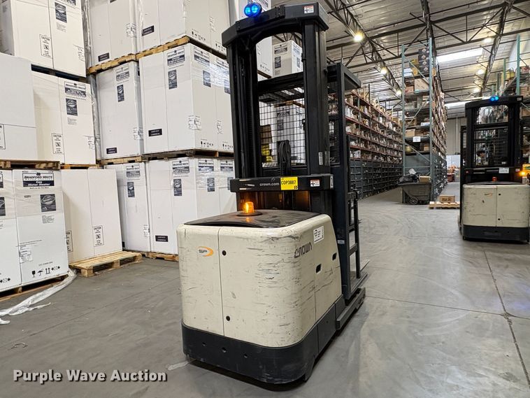 image for item EC8273 2016 Crown SP3520-30 order picker