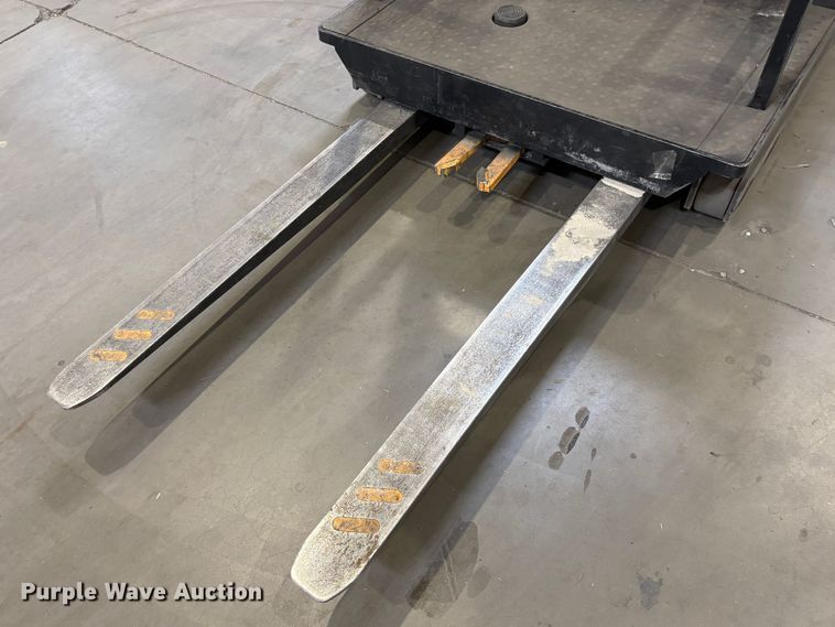 image for item EC8273 2016 Crown SP3520-30 order picker