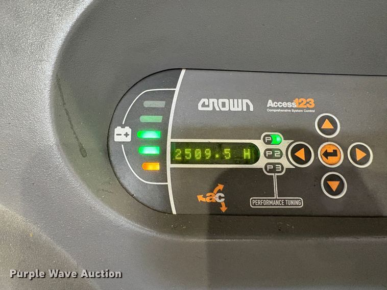 image for item EC8273 2016 Crown SP3520-30 order picker