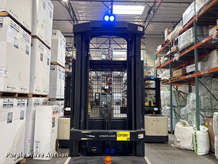 image for item EC8273 2016 Crown SP3520-30 order picker