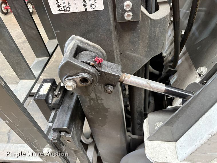 image for item EC8284 2017 UniCarriers CFS40 forklift