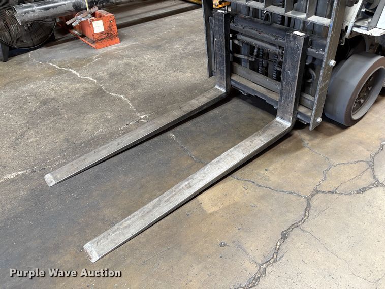 image for item EC8284 2017 UniCarriers CFS40 forklift