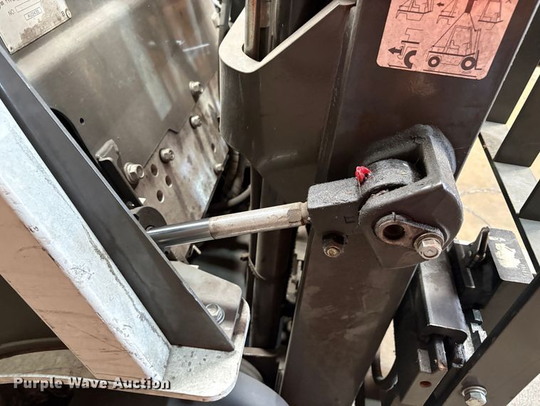 image for item EC8284 2017 UniCarriers CFS40 forklift