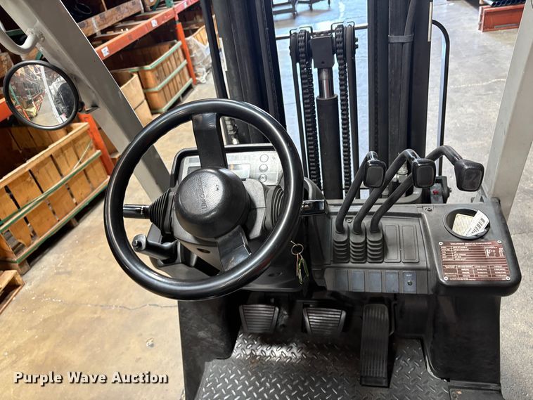 image for item EC8284 2017 UniCarriers CFS40 forklift