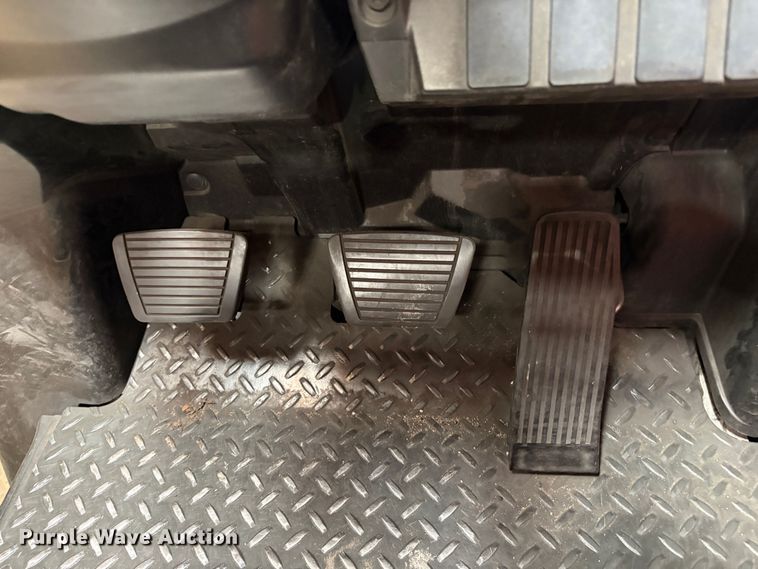 image for item EC8284 2017 UniCarriers CFS40 forklift