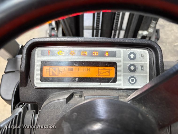 image for item EC8284 2017 UniCarriers CFS40 forklift