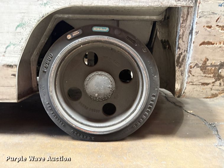 image for item EC8284 2017 UniCarriers CFS40 forklift