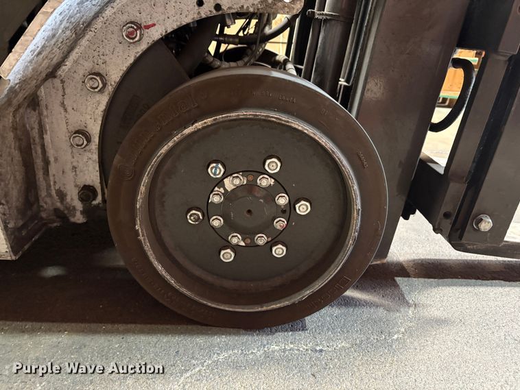 image for item EC8284 2017 UniCarriers CFS40 forklift