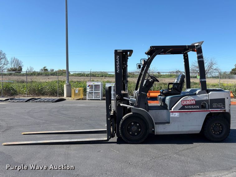 image for item EC8285 2011 Nissan PFD90Y forklift