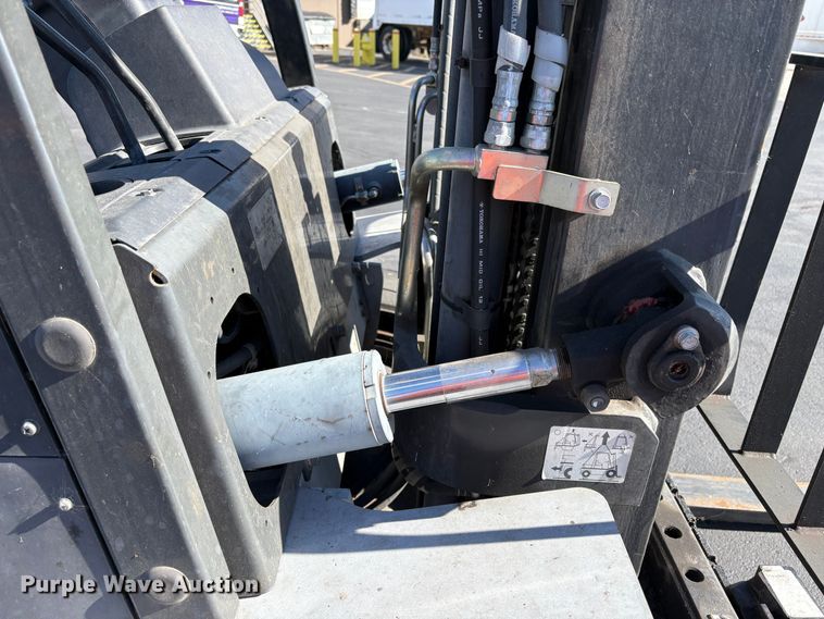 image for item EC8285 2011 Nissan PFD90Y forklift